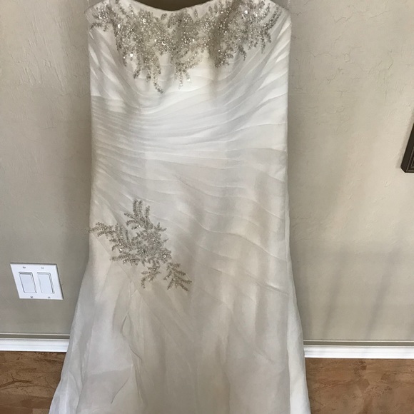 Strapless wedding dress - Picture 4 of 8